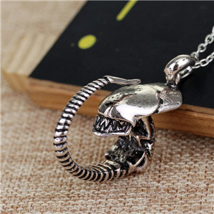 Aliens V Predator Double AVP Keychain 3D Game Alien Queen Pendant Keyring Holder  Lavae Prometheus Men Jewelry Souvenir