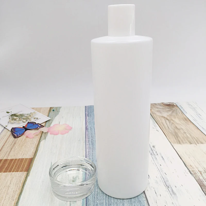 

Hyaluronic acid moisturizing toner