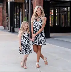 Платья для мамы и дочки family look черный белый с цветочным принтом без рукавов мама и я девочка мини-платье подходящая одежда