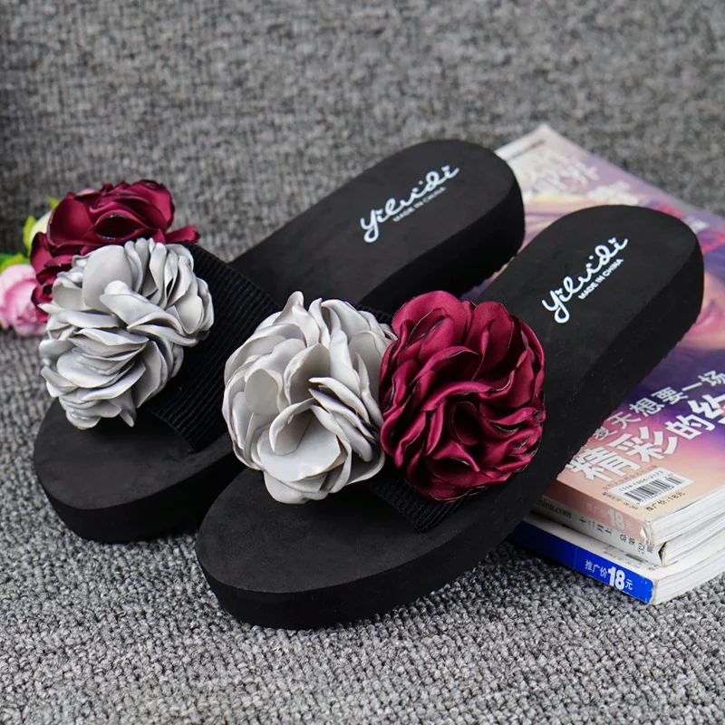 

POADISFOO Fashion New Female Summer Slippers Handmade Flowers Thick non-slip flip-flops Summer Leisure Beach Sandals WNH-1732-1