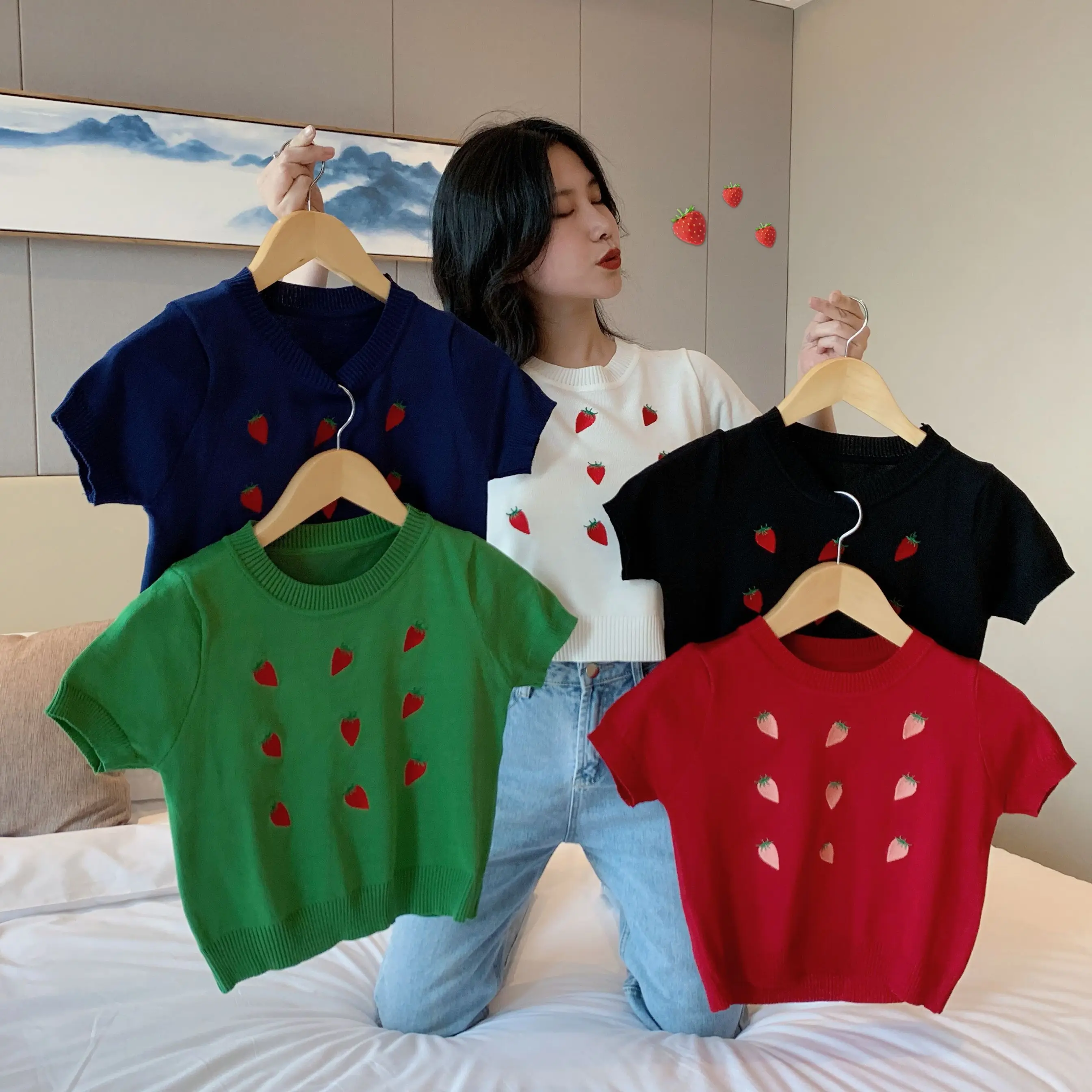 

Short Sleeve Knit Embroideried Strawberry T-shirts Women Sweet Cropped Tshirt Girls O-neck Chic Crop Tops For Female