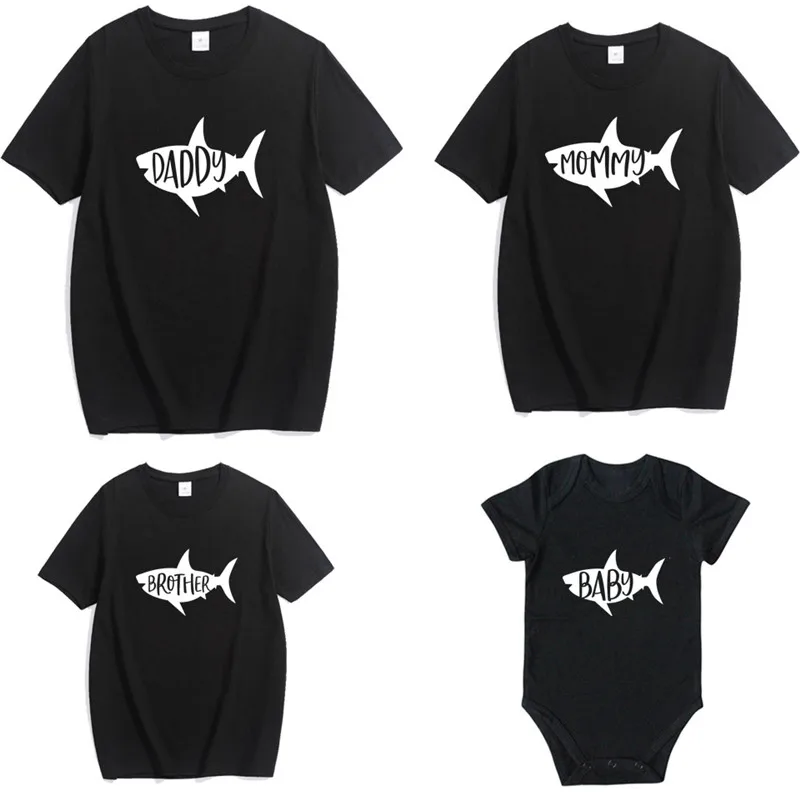

Family Matching Clothes Daughter Son Family Look Father Baby T Shirt Romper Summer Letter Cartoon Baby Kids Outfits Tops E0101