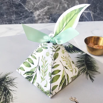 

2018 new double sides useful wedding candy boxes paper gift cases green forest style triangular xandy boxes leaf tags+ribbon dec