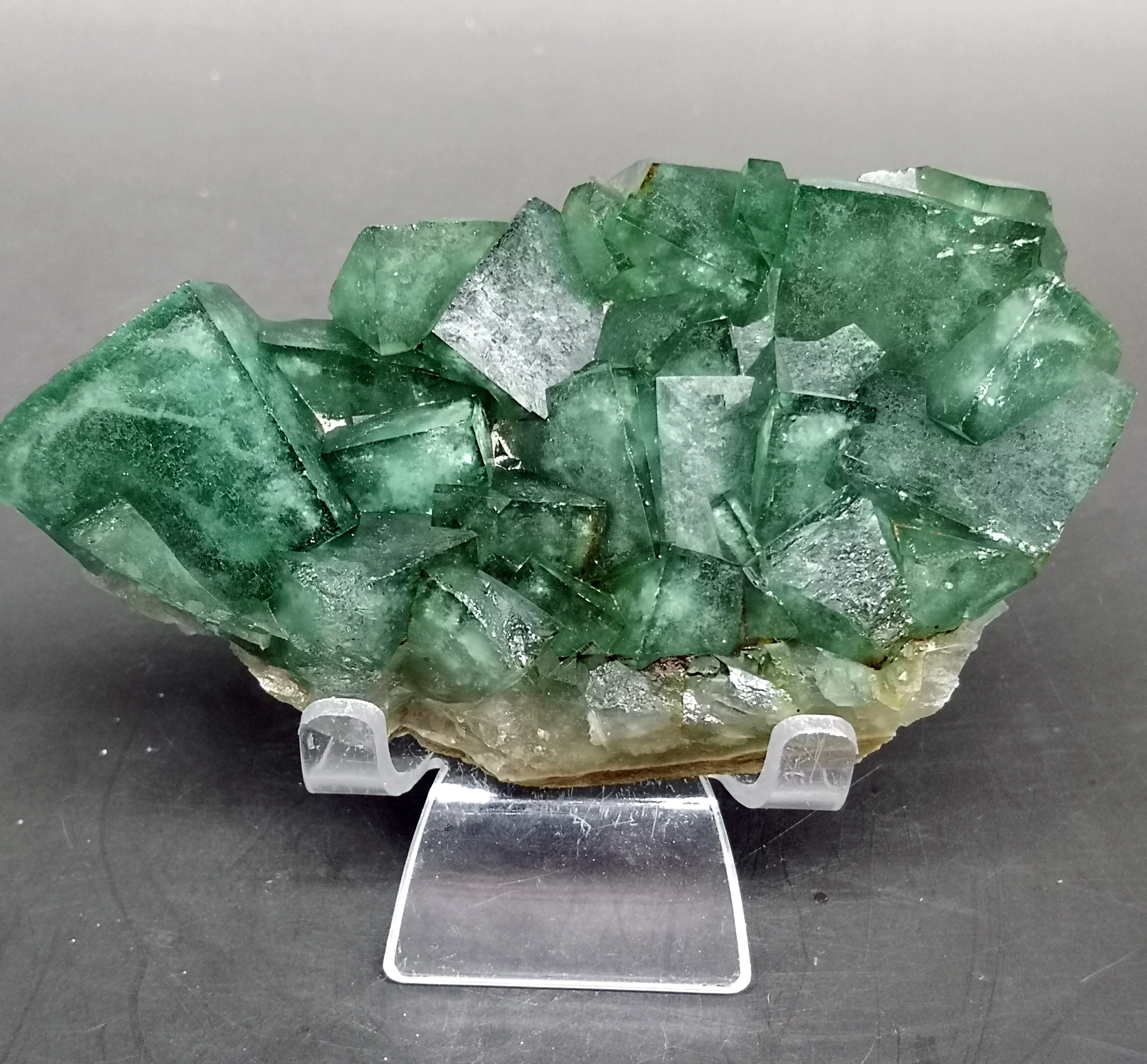 

375g Natural Large crystal green fluorite cluster mineral crystal specimens Stones and crystals Healing crystal