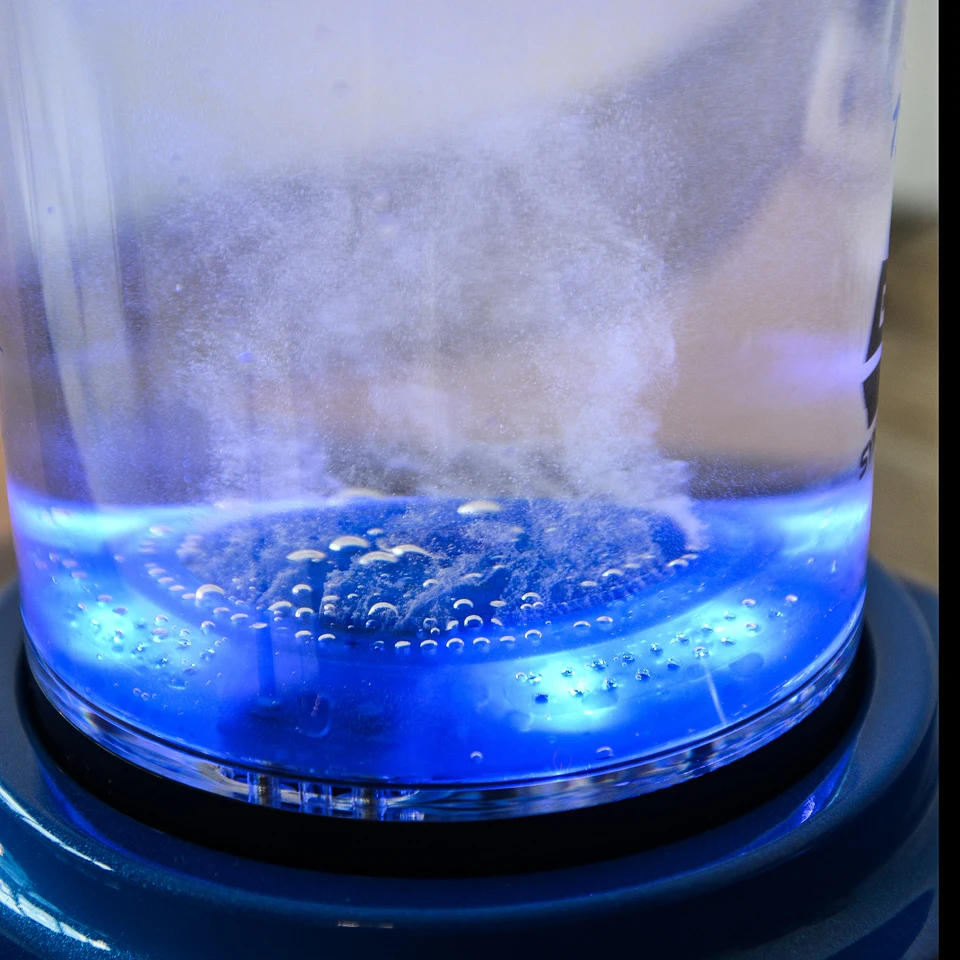 условия процесса кипения. капельки воды на бутылке. подводная фотосессия. рти агрегатных состояния водя для дошкольников. фотосессия в воде.