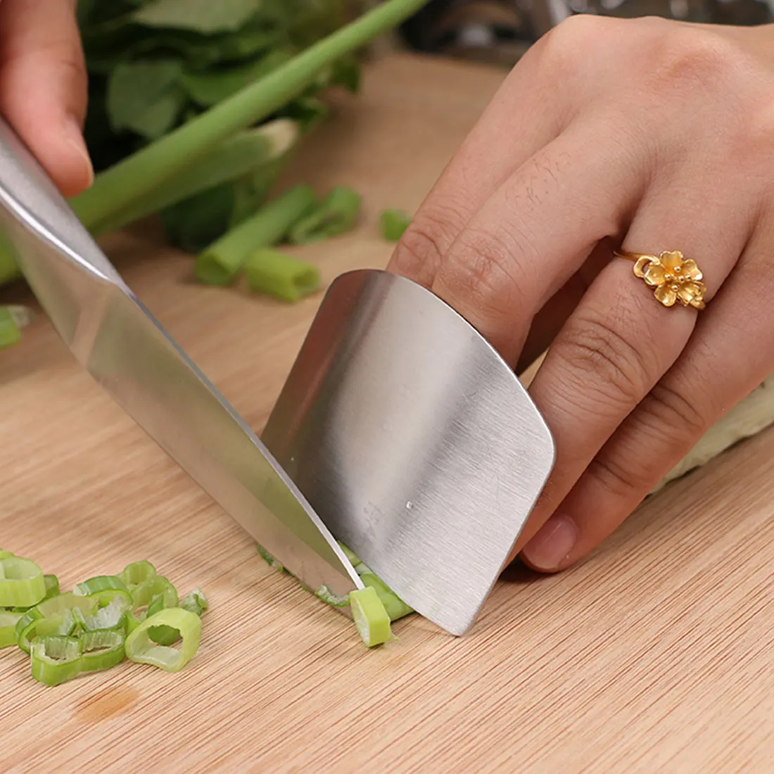 

1PC Finger Guard Protect Two Finger Hand Not To Hurt Cut Stainless Steel Hand Protector Knife Cutting Finger Protection Tool