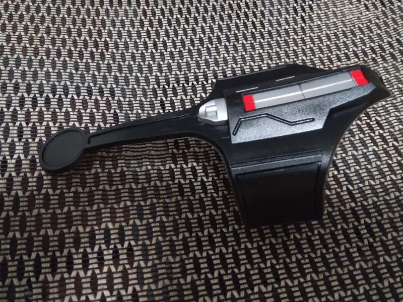 2pc Spider-Man Homecoming Cosplay Spiderman Peter Parker Superhero Web Shooter Props Decorate 2pc Spider-Man Homecoming Cosplay Spiderman Peter Parker Superhero Web Shooter Props Decorate