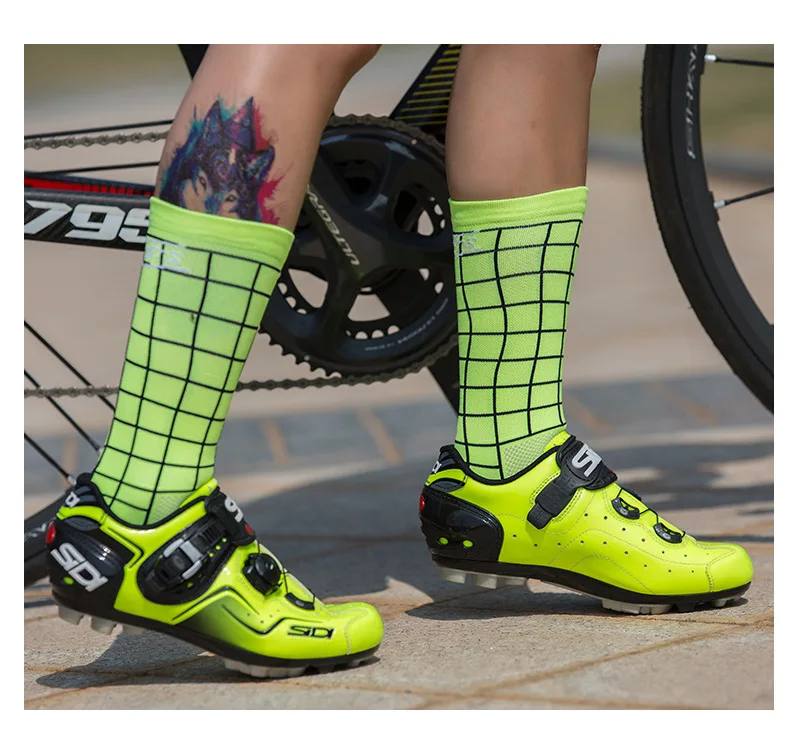 

DH SPORTS Top Quality Professional Plaid socks Cycling Socks Breathable Bicycle Bike Socks Outdoor Lattice Racing Cycling Sock