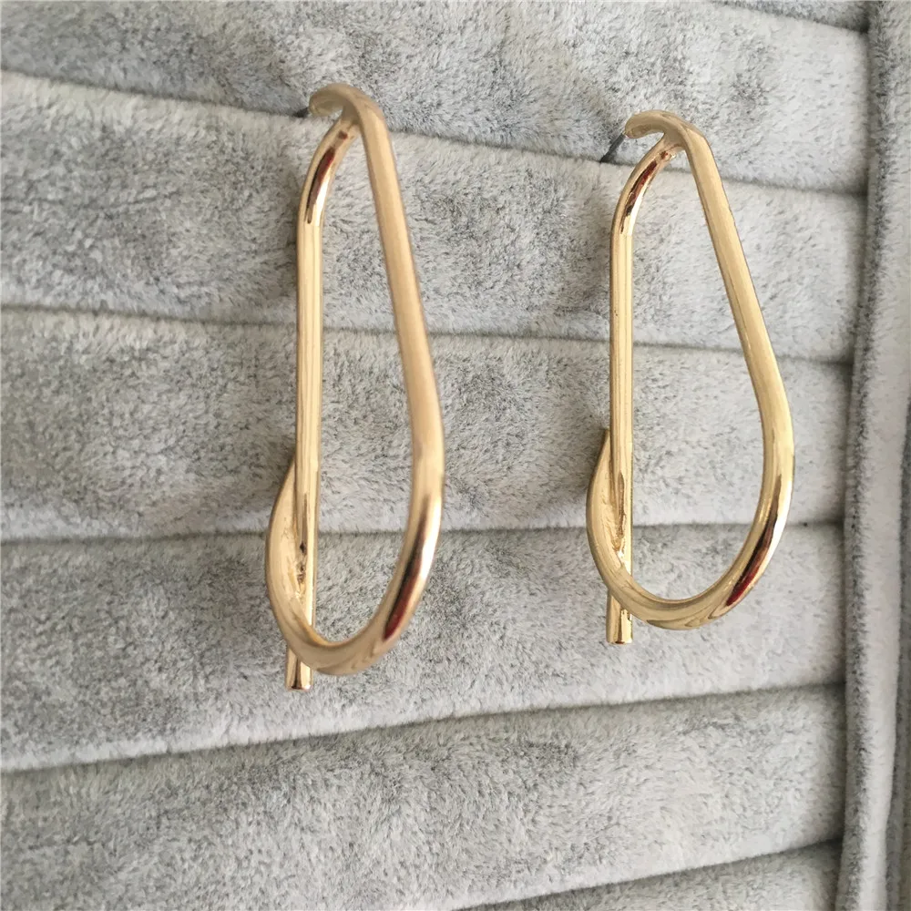 

Trendy Gold color big clip for woman girl