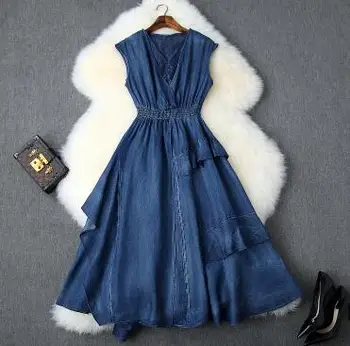 

2019 summer women's new V-neck stitching lace sleeveless waist ruffled slim denim dressT3674