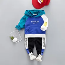 Комплект одежды с капюшоном в стиле пэчворк для маленьких мальчиков, повседневный спортивный костюм с длинными рукавами и буквенным принтом для девочек детская одежда детский пуловер на возраст от 1 до 4 лет