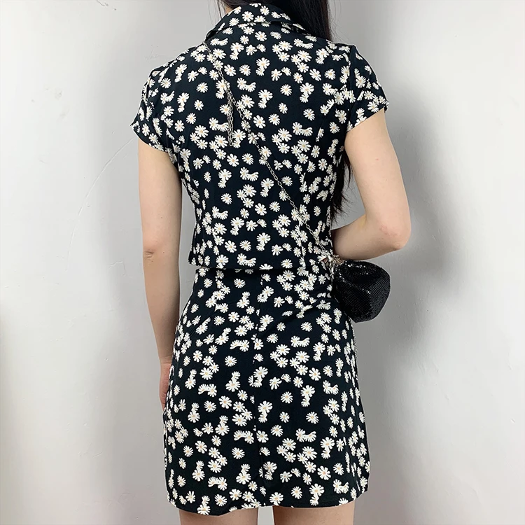 Women Ruffle Edged Hem Floral Print Mini Skirt 2020 Summer Women Fashion Mini Skirt With Front Split In Daisy Floral Women Ruffle Edged Hem Floral Print Mini Skirt 2020 Summer Women Fashion Mini Skirt With Front Split In Daisy Floral