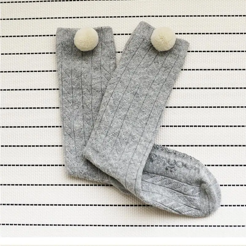 Нескользящие носки для новорожденных девочек и мальчиков, детские носки с помпонами для волос, красивый детский для малышей, Трикотажная хлопковая одежда для маленьких мальчиков и девочек, 0717