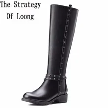 Женские короткие плюшевые толстые теплые зимние сапоги до колена из натуральной кожи модные высокие сапоги с заклепками и круглым носком на квадратном каблуке 20170215