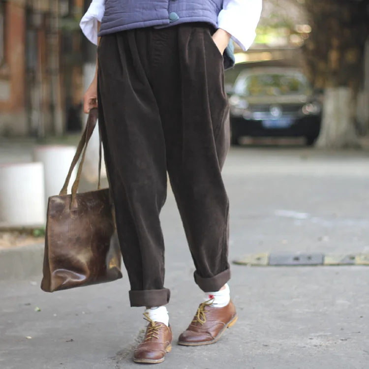 Женские свободные штаны-шаровары в стиле ретро на зиму и весну, вельветовые винтажные повседневные однотонные брюки больших размеров, утепленные брюки с эластичной резинкой на талии - Цвет: Коричневый