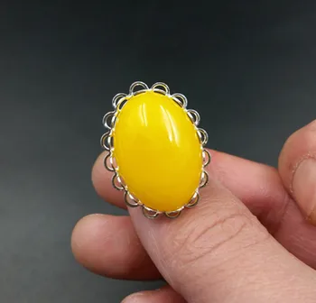 

Delicate yellow beeswax beeswax ring chicken oil female ring