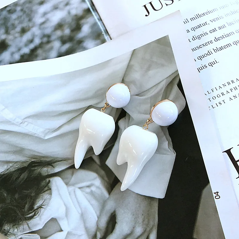 Трендовые серьги новые модные белые полимерные серьги в виде зуба милые забавные серьги Dagnle для женщин девушек индивидуальные Ювелирные изделия Подарки