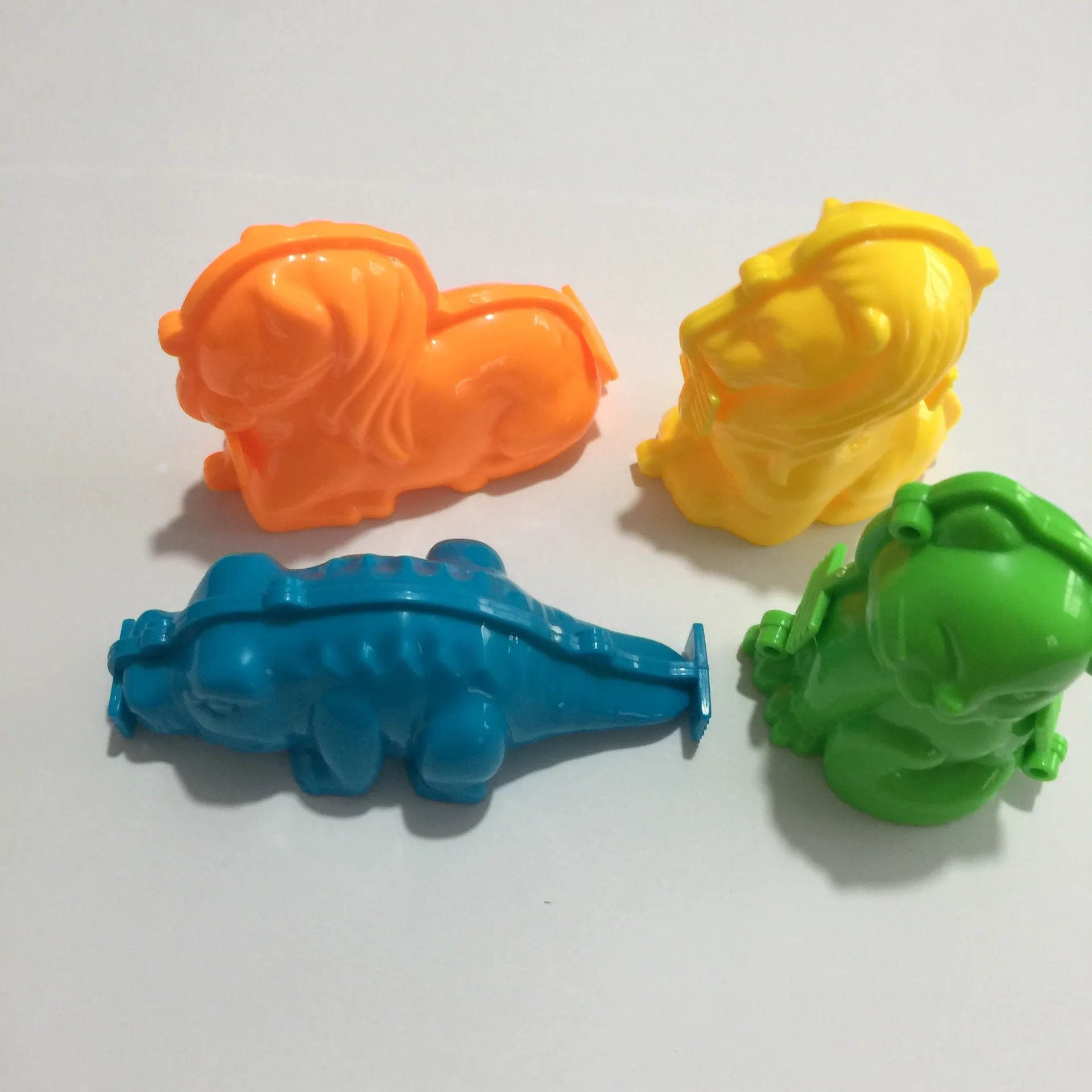 

4 pcs 3D Sand Mold Beach Toys Beach Sand Playing ToolsBucket Spade Shovel Rake Pretending Toys Baby Sand Mold Toys Set