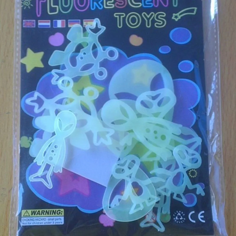 

1 Set Hot sale Alien DIY Ceiling Glow In The Dark Toy Fluorescent Luminous sticker Novelty Toys