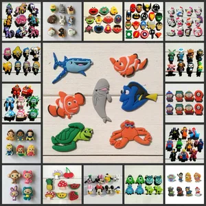 Бесплатная DHL, 1000 шт, Мстители, Микки, Звездные войны, ПВХ, обувь, амулеты, аксессуары для обуви, пряжки для силиконовых браслетов и обуви, подарок для детской вечеринки - изображение