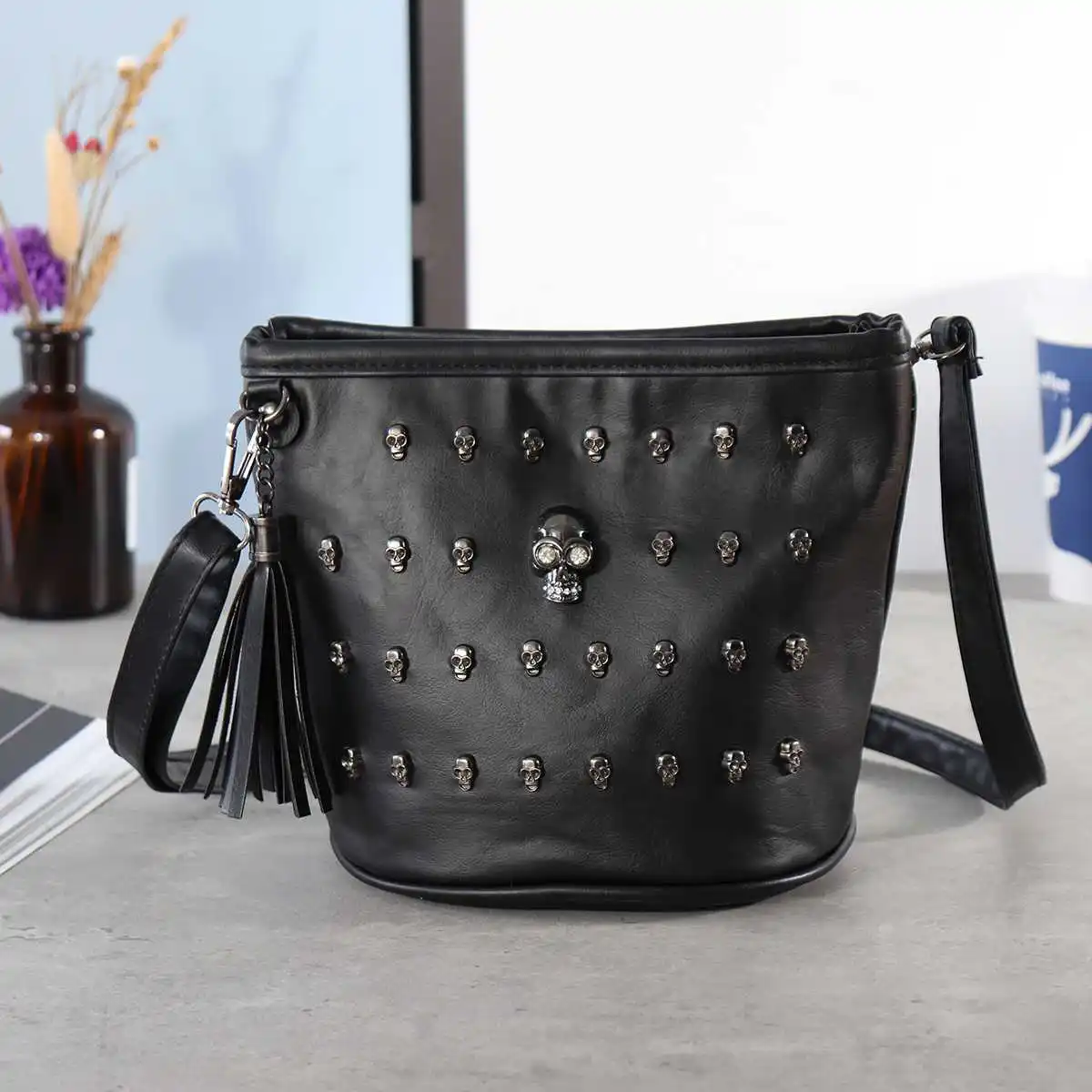 

Women Skull Bag Rivet Punk Shoulder Bags Studded Handbag Luxury Crossbody Bolsa Female Vintage Black Bags satchel Feminina Bolsa