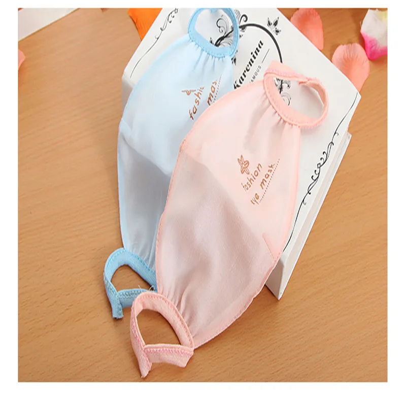 

10pcs/Bags Spring And Summer New Lady Folding Cotton And Linen Thin Mask Masks Fashion Engraving Dust Sunscreen Masks
