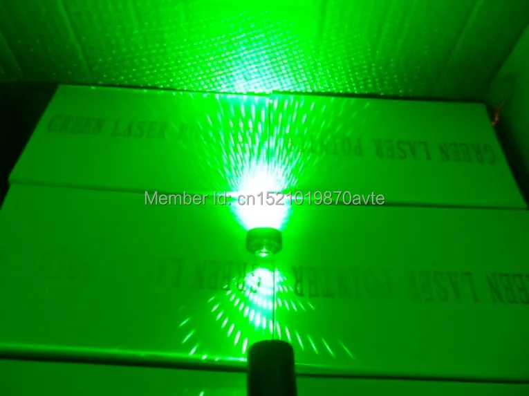 Queima de Fósforo Cigarros + Carregador + Presente Poderoso Lazer Militar 500 w 532nm Ponteiro Laser Verde Sos Lanterna Foco Queimar 500000 m 35 High Quality Esporte e Lazer