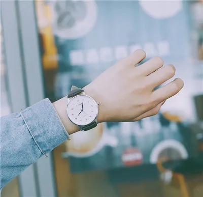 

Men's watch fashion models 2018 new Korean version of the simple trend casual atmosphere student watch female high quality