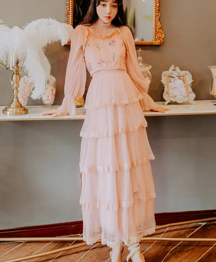 

High Quality Retro 2019 Spring New Arrival Round Collar Two Pieces Lace Vest Flower Embroidery Cake Style Woman Long Dress