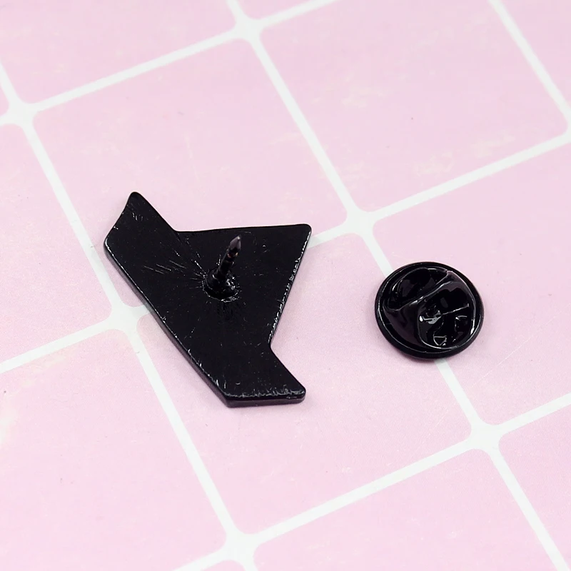 Glitter SS Georgie Paper Boat Lapel Pin Stephen King/'s IT Cartoon Origami Badge