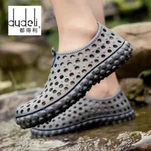 DUDELI/мужские летние дышащие пляжные сандалии с вырезами; повседневные уличные шлепанцы; мужские сандалии; 2018 - изображение