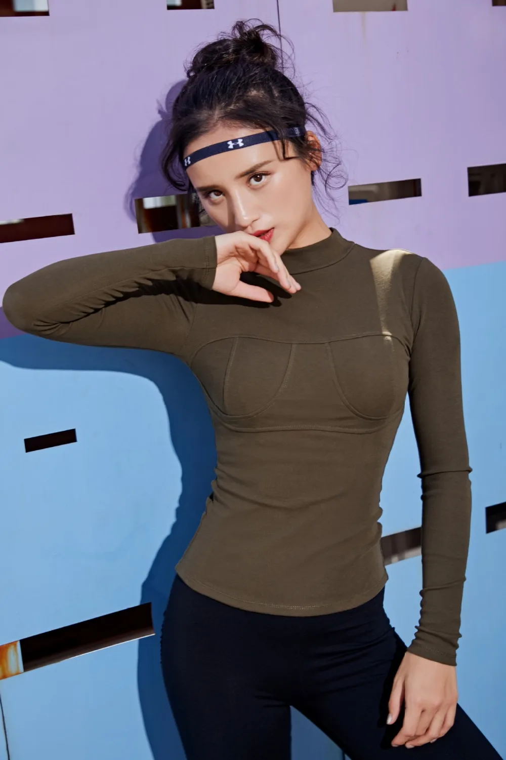(4)
