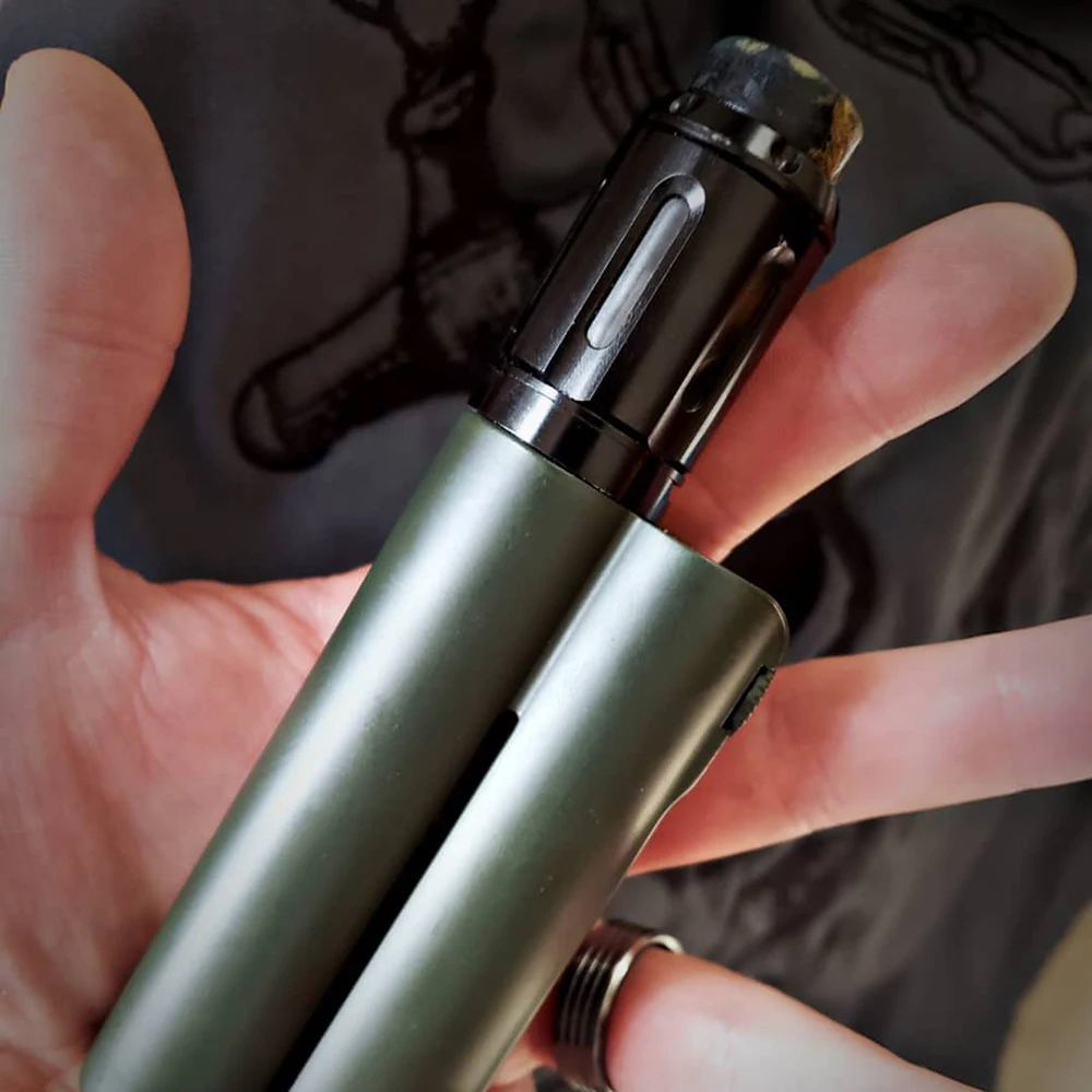 

Hot Sale Heavengifts Squid Industries Double Barrel V3 150W VW MOD W/ 4ml/5ml PeaceMaker RTA E-cig Vape Kit VS Drag 2/ Luxe Kit