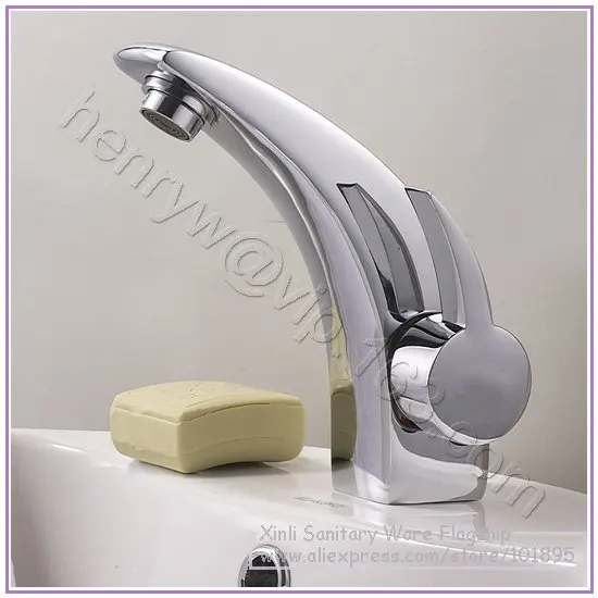 

L16628 - Luxury Deck Mounted Chrome Color Hot & Cold Water Brass Basin Faucet