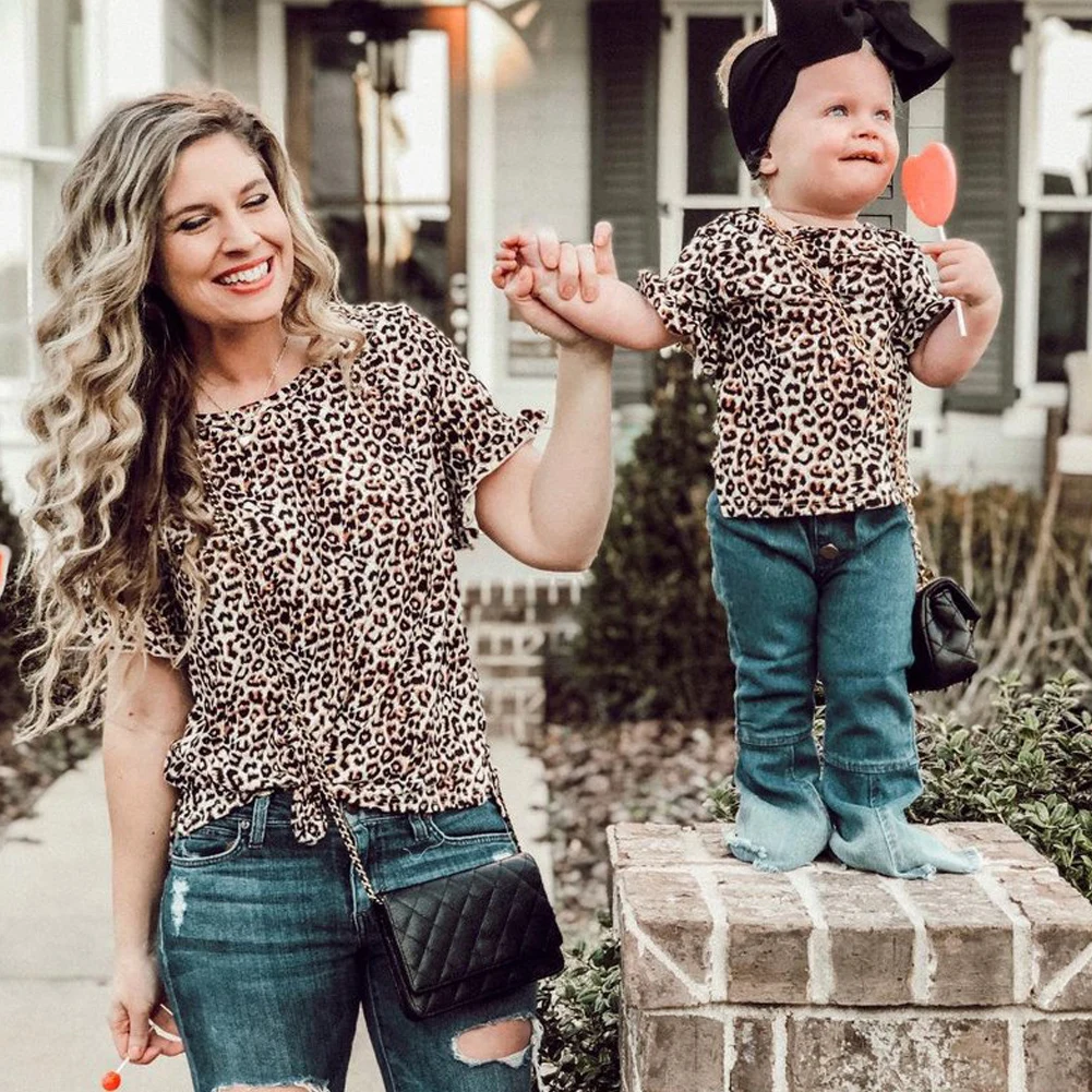 

Family Matching Outfits Mother and Daughter Tops T-shirts Short Sleeve O-neck Leopard Print Blouse Tee Summer Casual Clothes