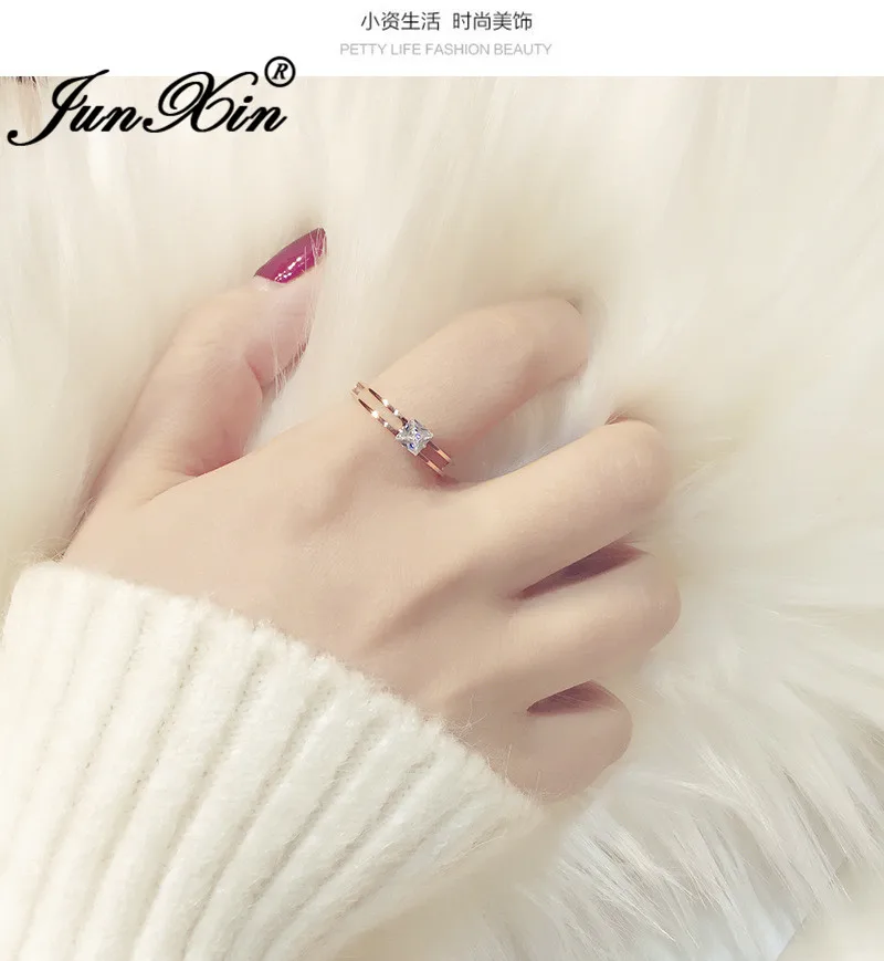 JUNXIN женское кольцо для указательного пальца белый кристалл однотонный цвет розовое золото маленькая квадратной формы с Цирконом обручальные Обручальные кольца для женщин ювелирные изделия CZ
