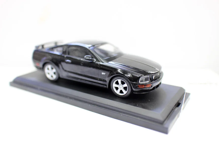 Оригинальная фабричная 1:43 Ford Mustang GT 2005 эксклюзивная игрушечная машинка из сплава для детей, детские игрушки, модель в подарок, оригинальная коробка