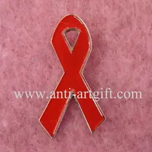 На заказ Рак клуб красного цвета глянцевый, из твердого металла ленты брошь помогает осведомленности встраиваемые Sandblast Металл OEM/ODM услуги