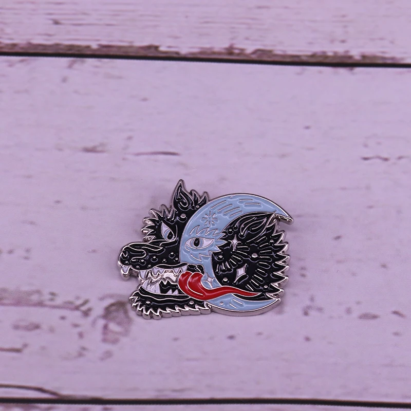 Spilla Smaltata Night Wolf Moon Space Stars