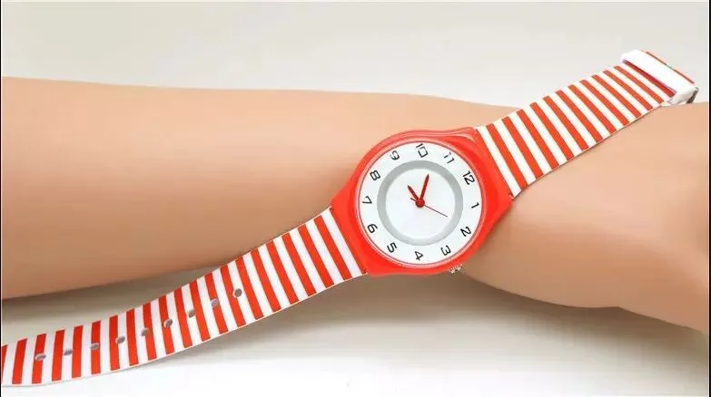 Творческий детей часы модные черно-белую полоску циферблат прозрачный силиконовый ремешок милые кварцевые часы для детей