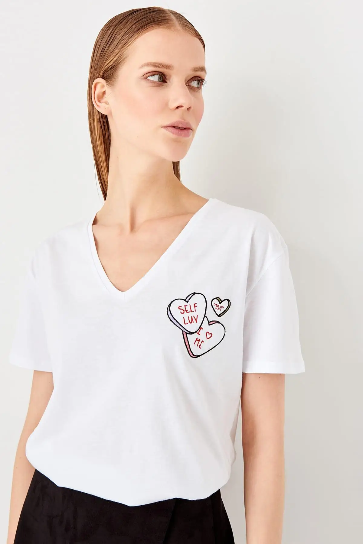 

Trendyol White Embroideried Basic Knitted T-Shirts TWOSS19FV0224