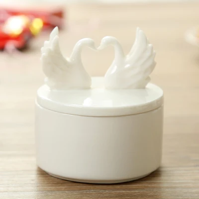 Романтический Лебедь любовь керамическая коробка конфет Свадебные принадлежности коробка конфет Европейская креативная Свадебная подарочная коробка - Цвет: Белый