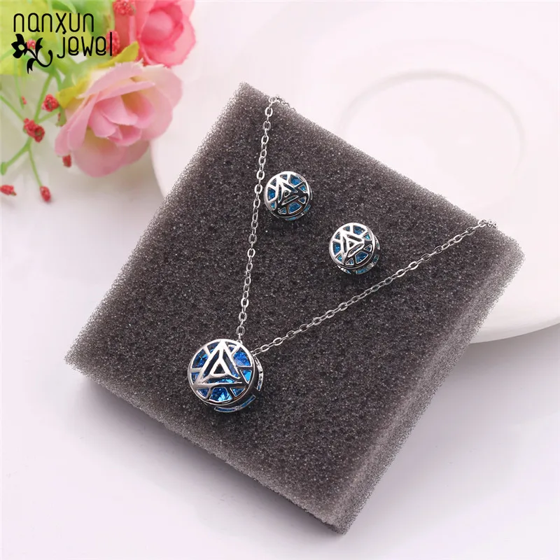 

Iron Man Heart Reactor Blue Crystal Pendant necklace Silver Color Jewelry Women Men Necklace Link Chain Avengers 4 Hot Kolye