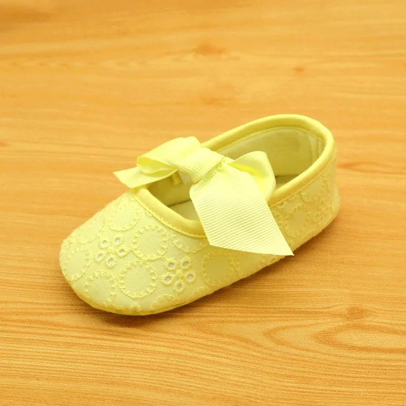 Обувь для крестин; обувь для малышей с розовым бантом; кружевная обувь для маленьких девочек; нескользящая обувь для малышей; простая обувь для малышей