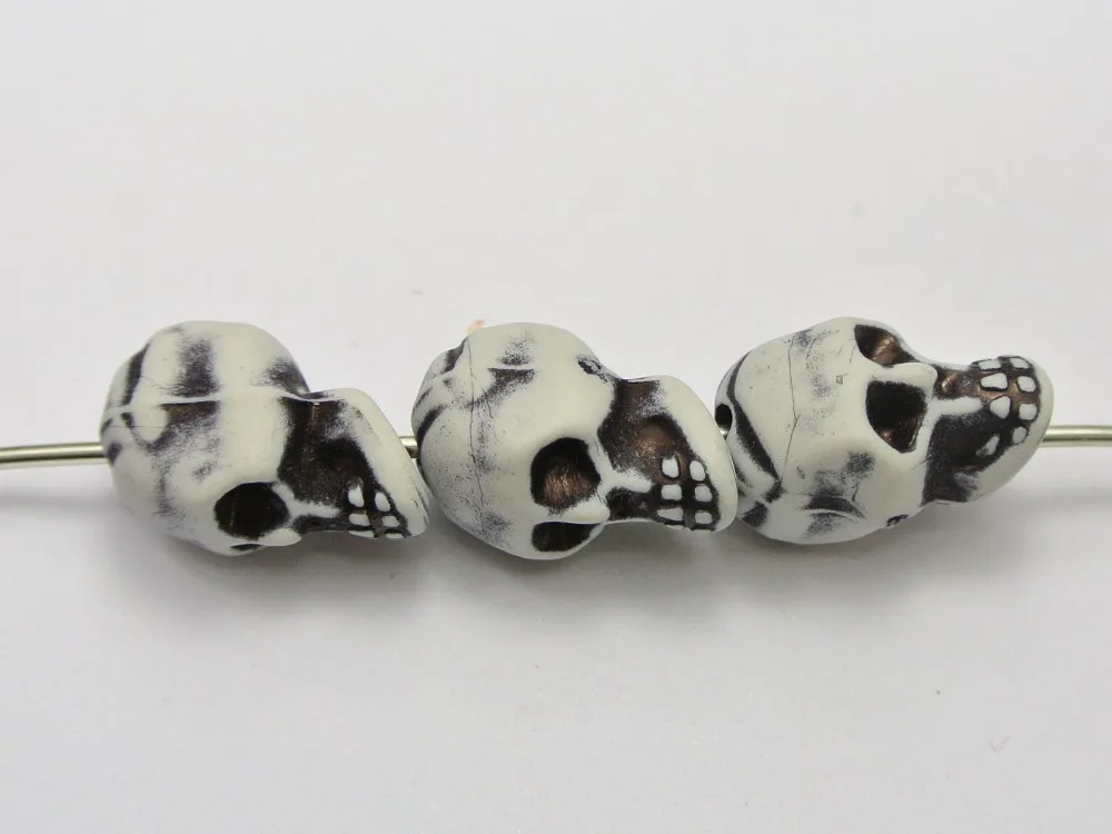

25 White Acrylic Halloween Gothic Skeleton Skull Beads 21X13mm