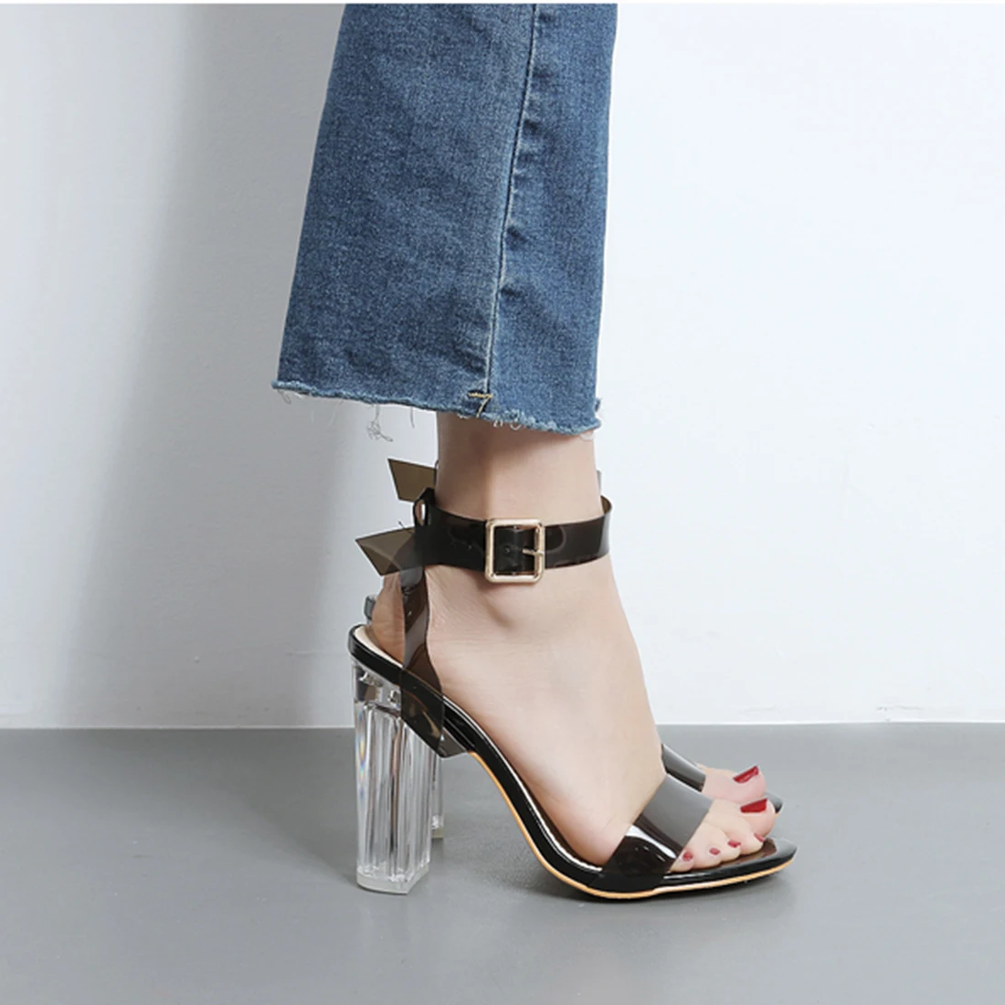 

Fashion Clear Transparent Ankle Strap Chunky High Heels Sandals Women Pumps Celebrity Wearing Strappy Buckle Sexy Shoes