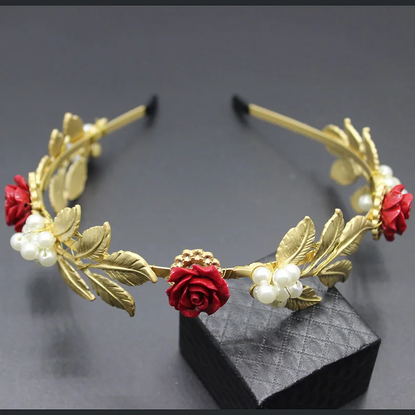 

2019 T catwalk models ceramic roses gold leaves inlaid pearl hair wedding hair accessories bands 171