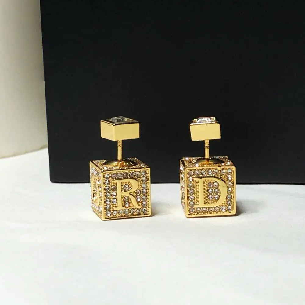 

2019 fashion brand new design square crystal earrings wild delicate small earrings clothing accessories
