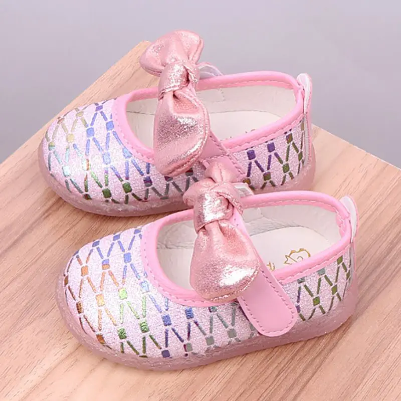 Милые Новорожденные Девочки мультфильм кошка обувь Bebe Первые ходунки Принцесса в форме сердца кроватка плоские, Нескользящие бант обувь 6-30 м