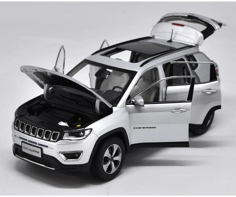 Новинка 1:18 литье под давлением модель для Jeep Compass белый внедорожник Игрушечная машина из сплава Коллекция Подарки